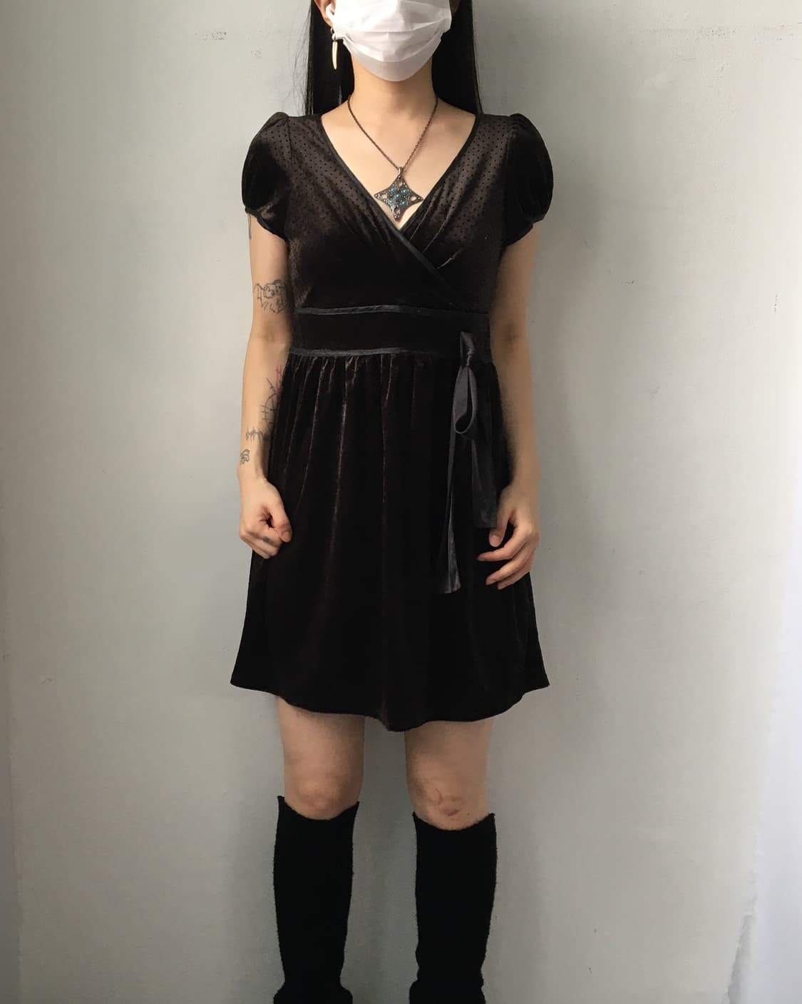 Dot pattern ribbon velvet onepiece 상품이미지1