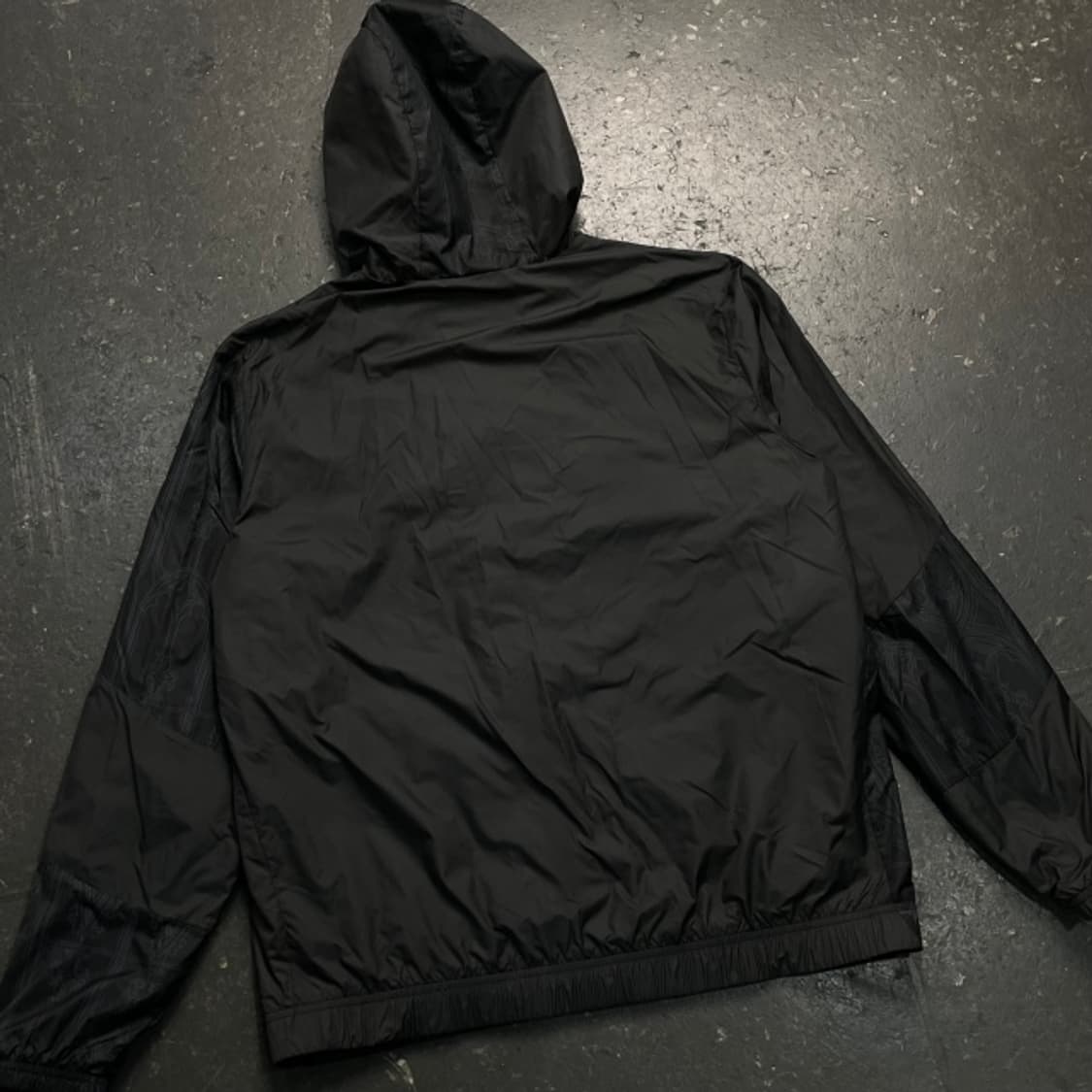 100 푸마 x 플레져스 AC밀란 프리매치 바람막이  상품이미지5