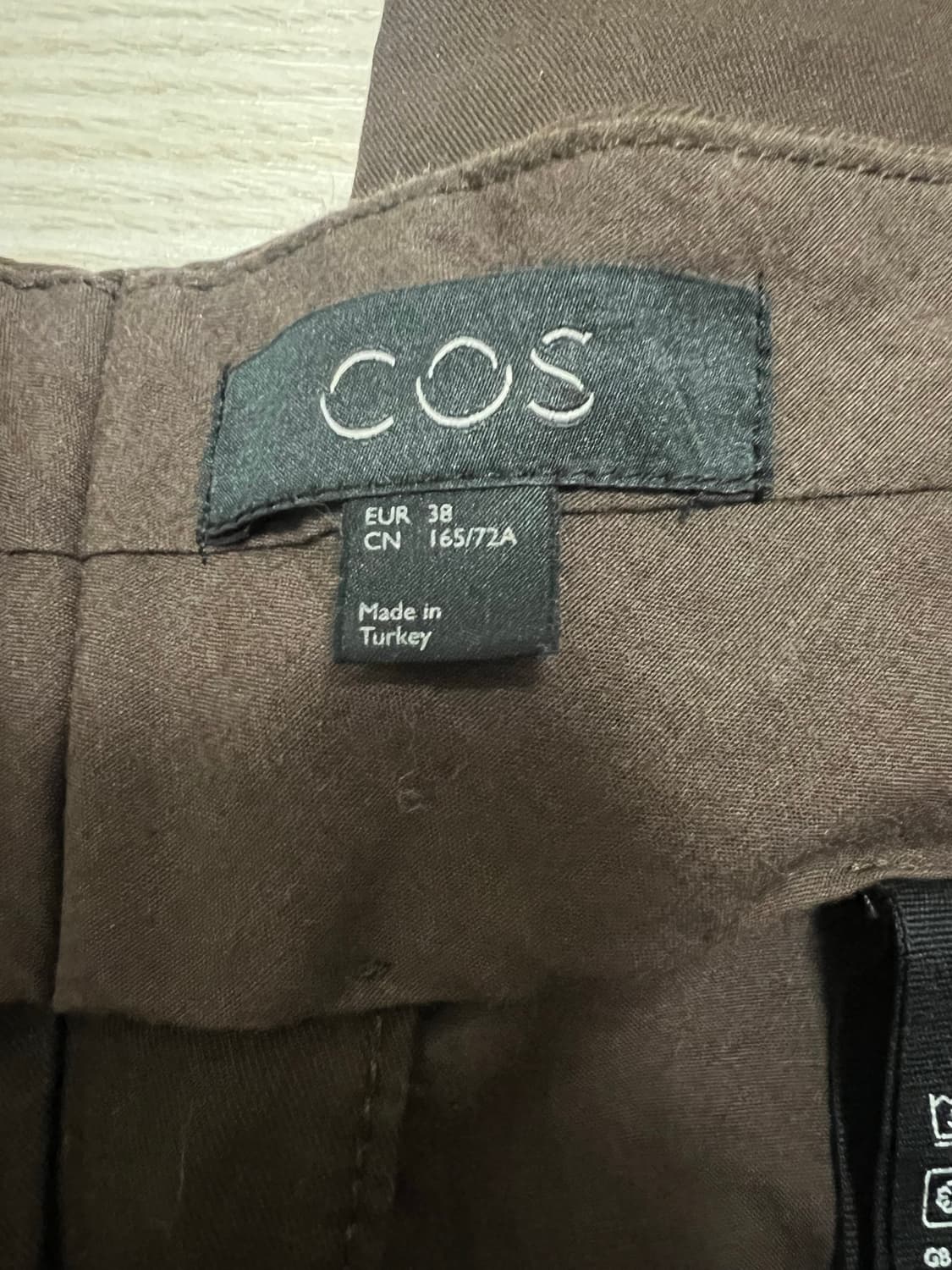 코스/하이웨스트 플리티드 팬츠 다크브라운/38 상품이미지6