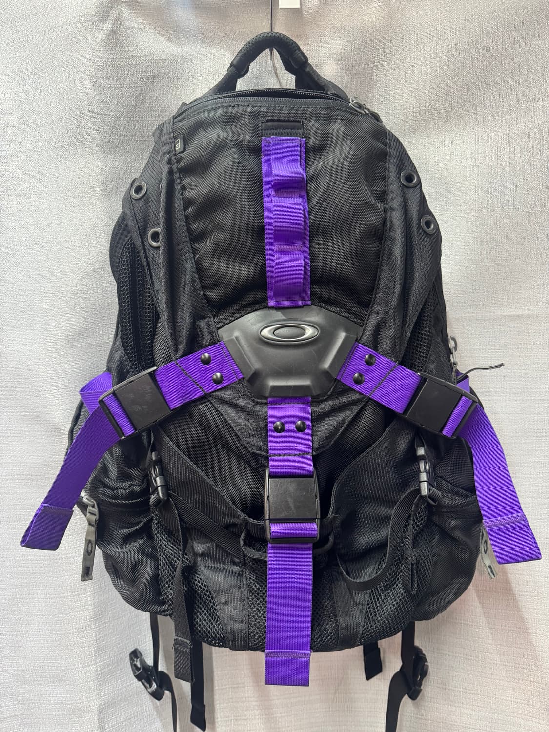 오클리 아이콘 팩 3.0 백팩 블랙/퍼플스컬 에디션 상품이미지1