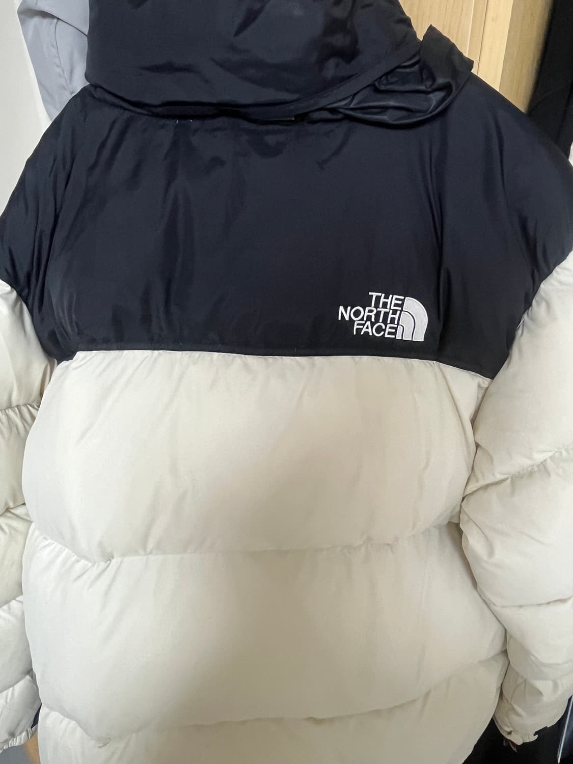 노스페이스 화이트 눕시 숏패딩 상품이미지3