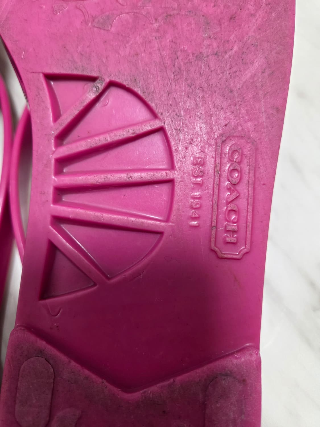 코치 시그니쳐 플립플랍 상품이미지9