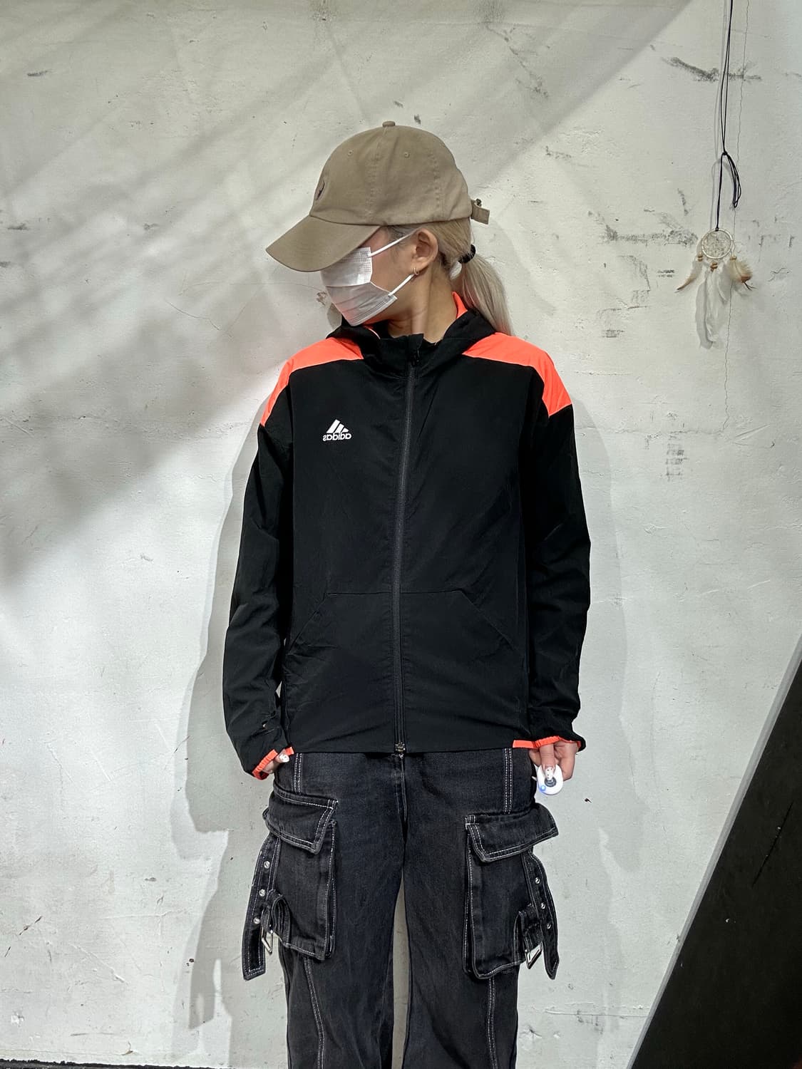 아디다스 블랙 오렌지 빅 로고 바람막이 자켓 상품이미지2