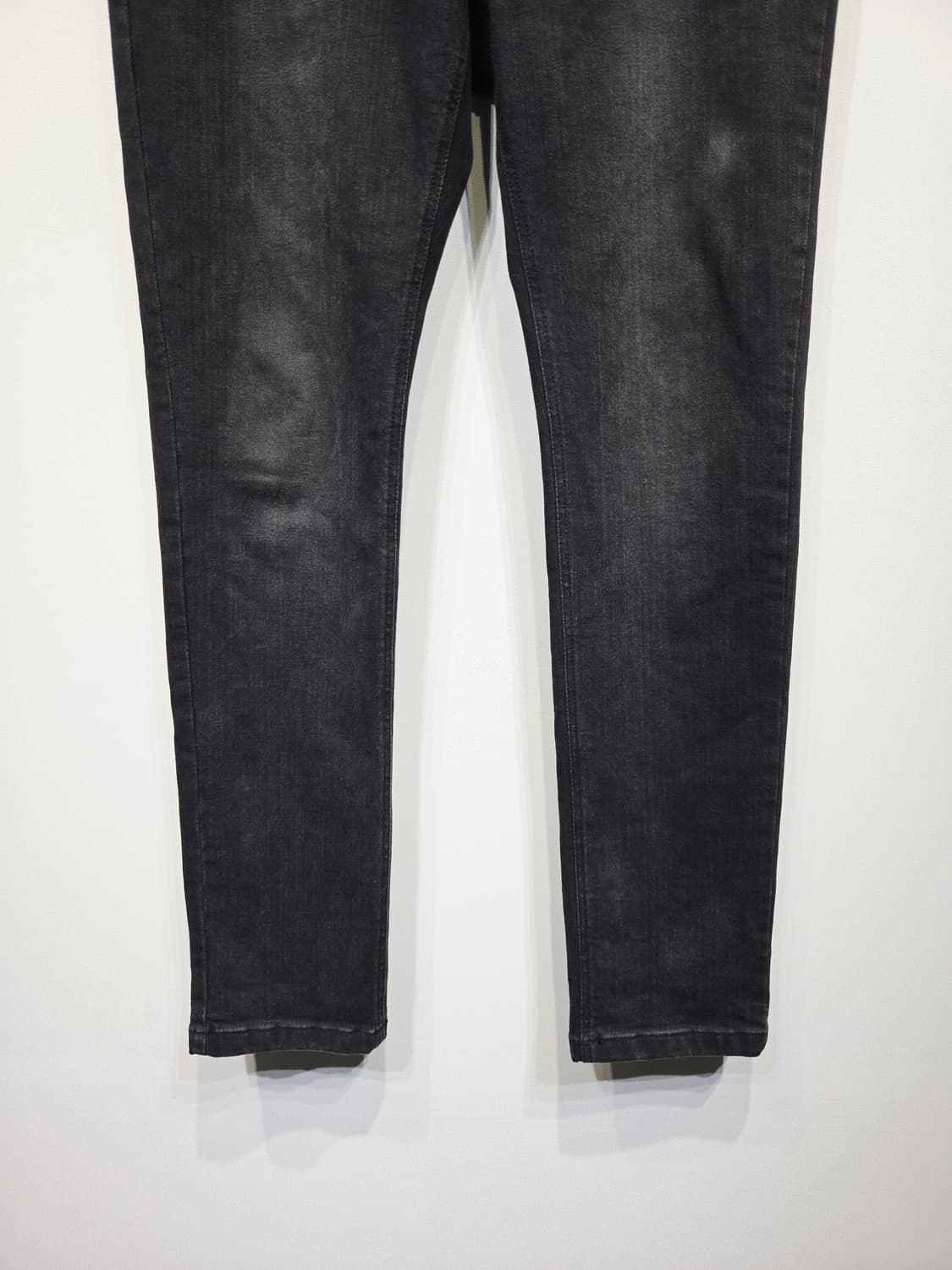 시리즈(series;) 힙스터 핏 워싱 블랙 데님 팬츠 상품이미지4