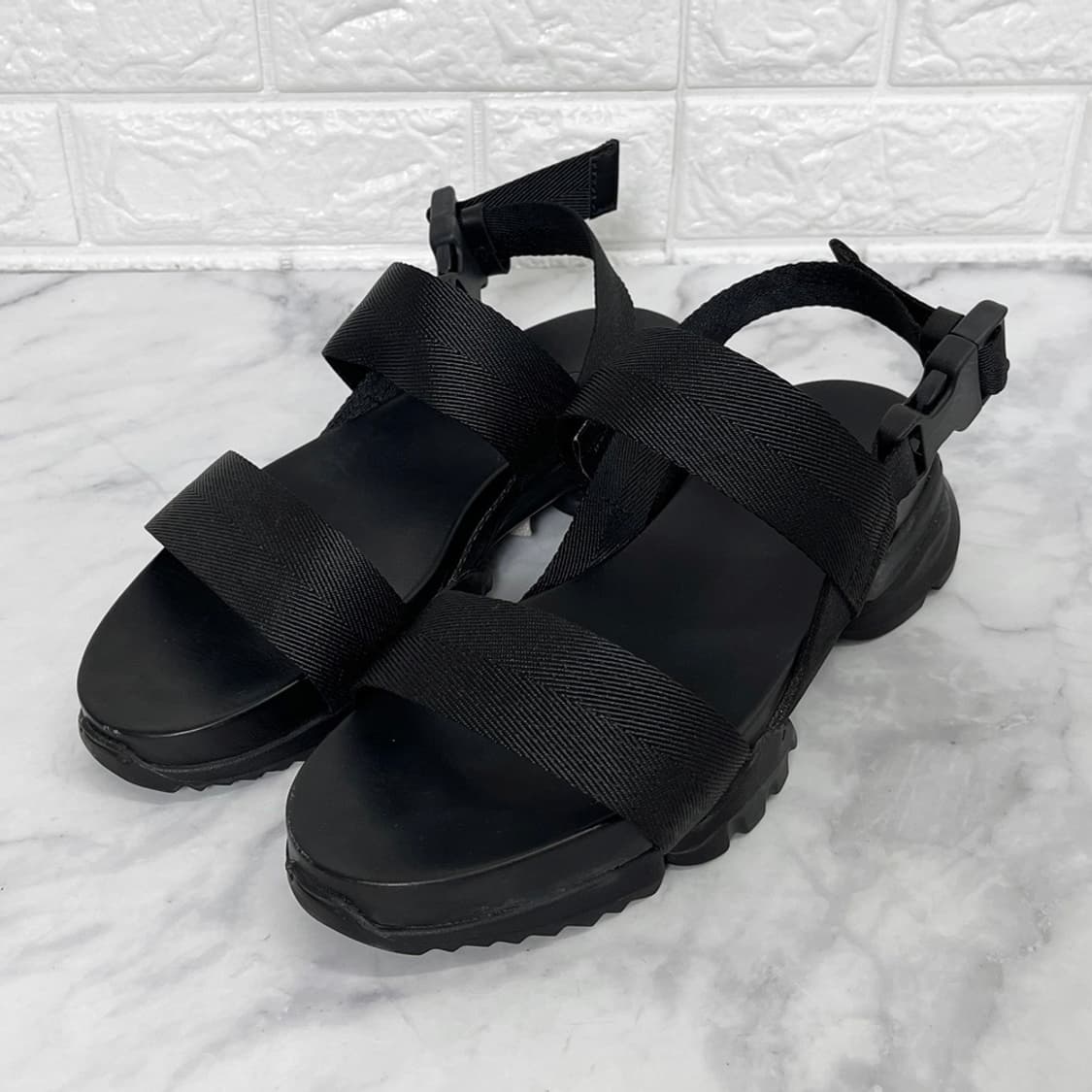 COS 코스 Chunky Sole Strap Sandals 43 상품이미지1