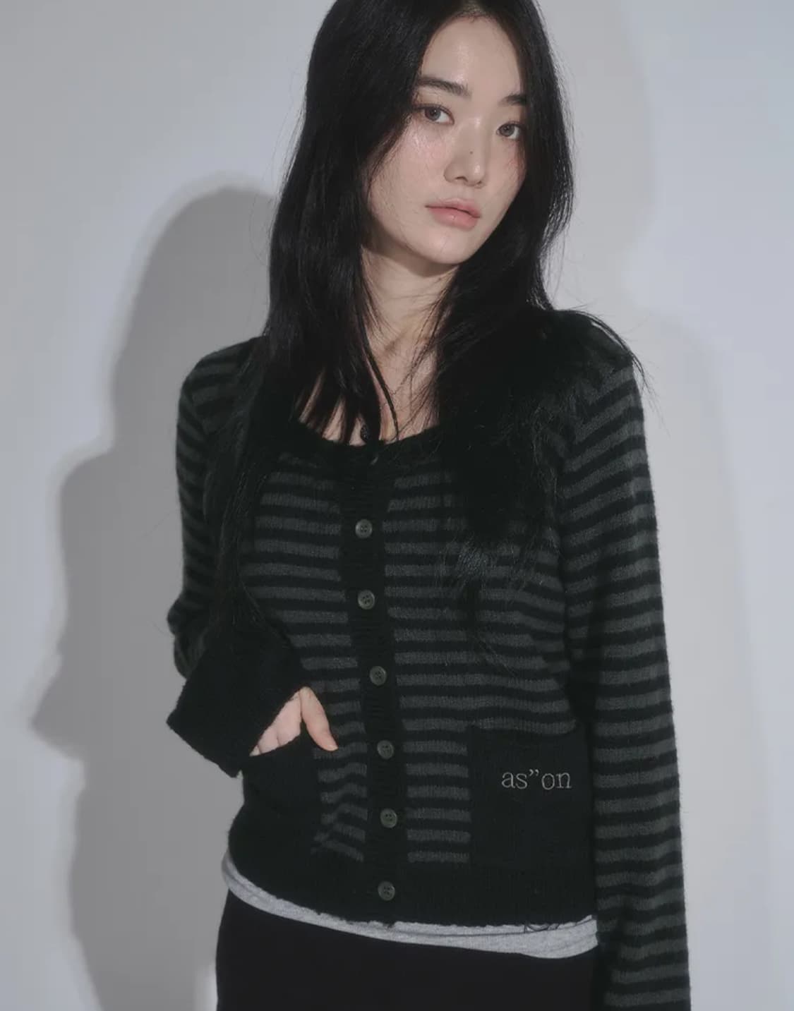 애즈온 NUT POCKET CARDIGAN / STRIPE BLACK 상품이미지1