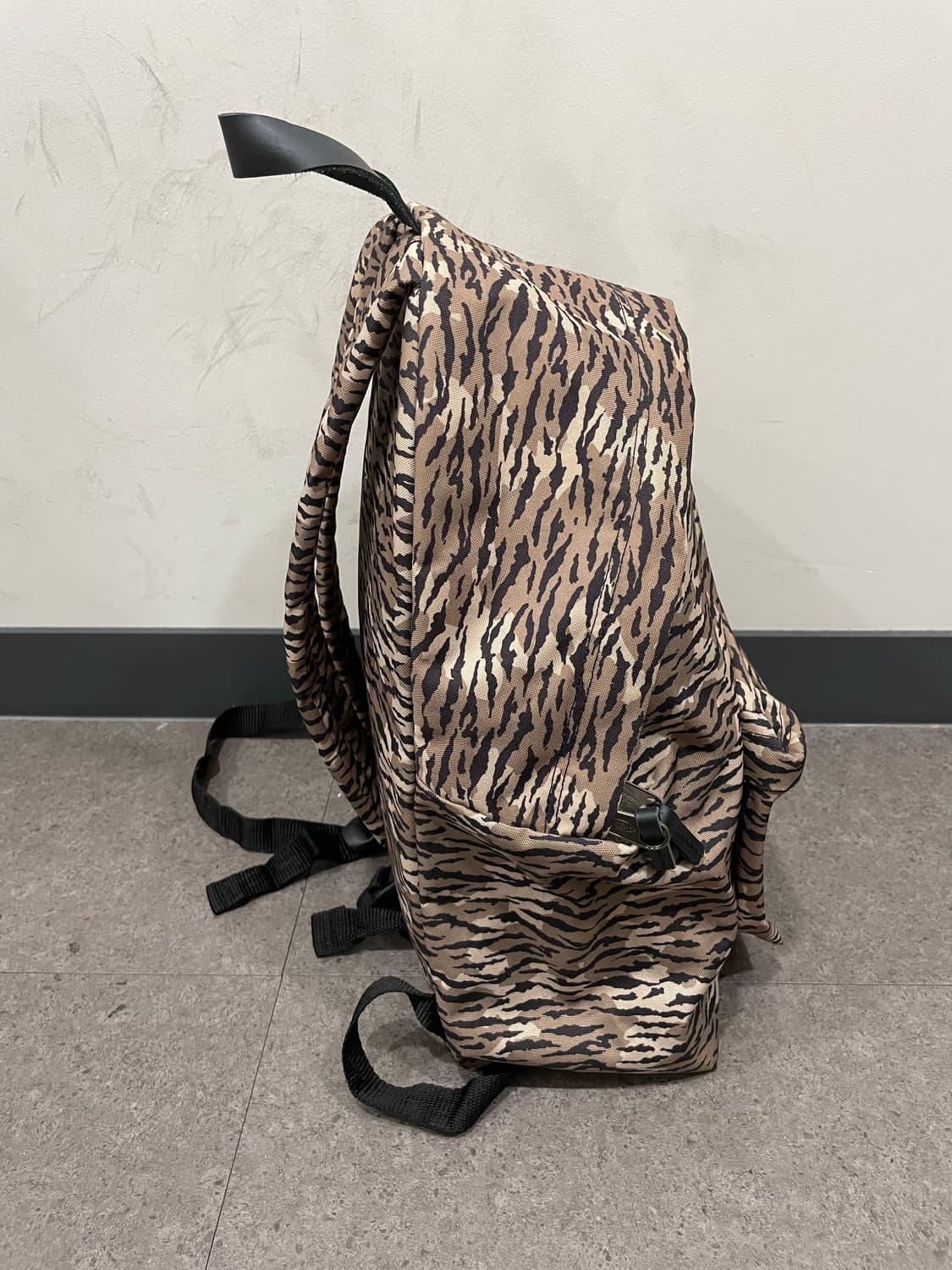 Eastpak 이스트팩 패디드 파커 타이거 카모 백팩 상품이미지4