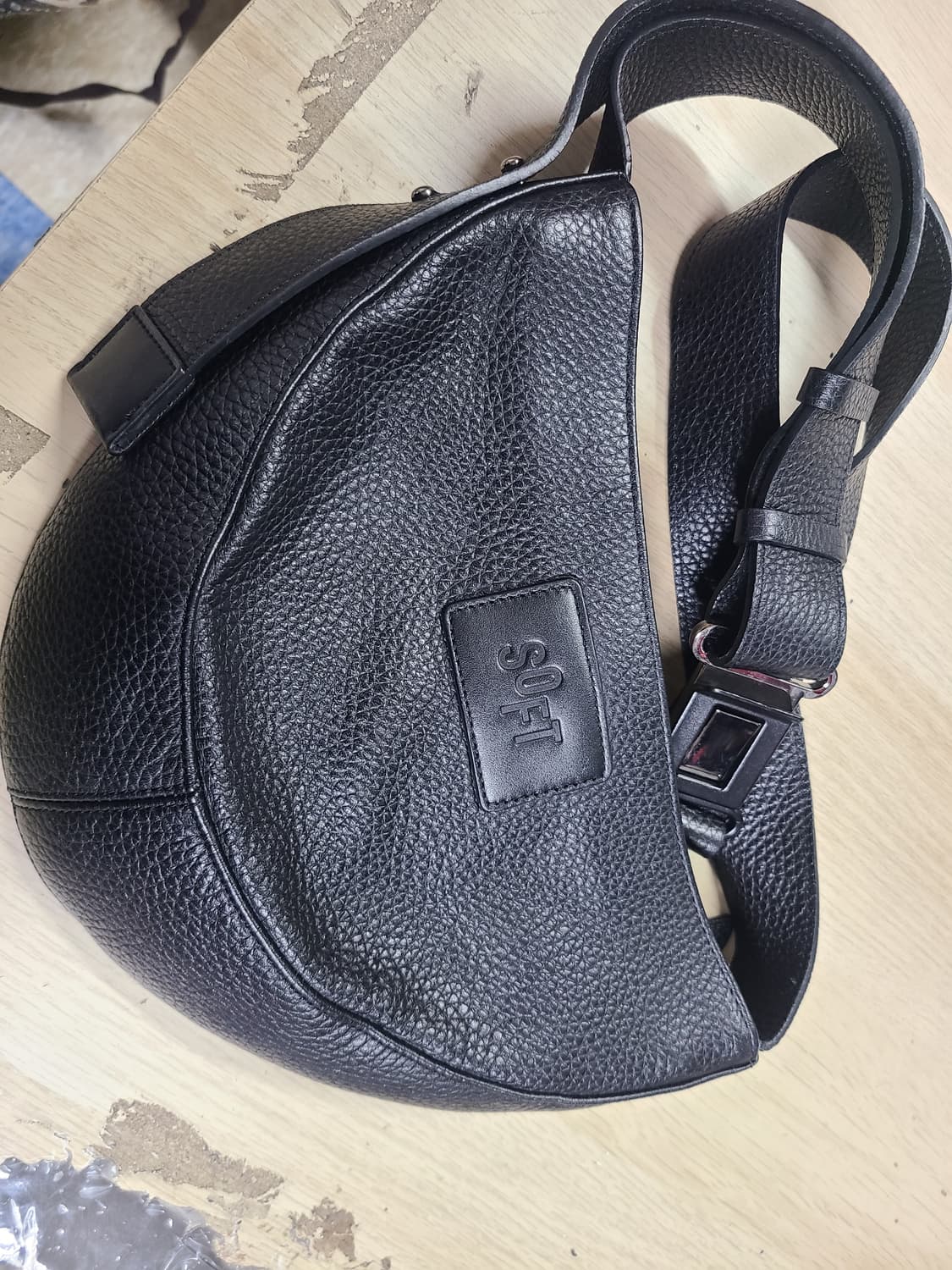 소프트서울 소가죽 하프문 슬링백 상품이미지1