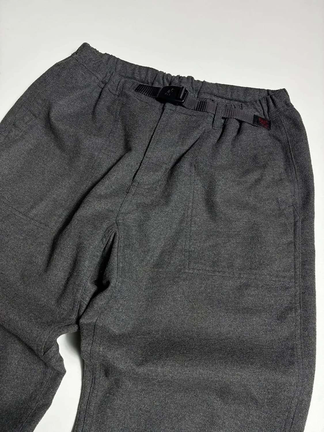 그라미치Gramicci 차콜그레이 컬러 울 블렌드 테이퍼드팬츠 R1469 상품이미지2