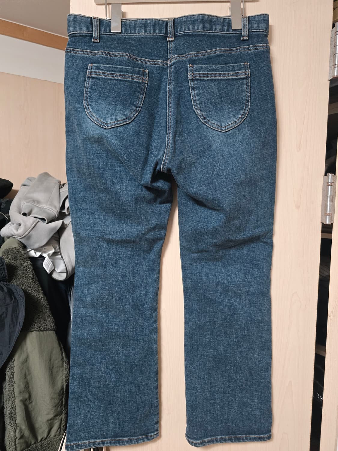 올포유 여성 뒷 이밴드 부츠컷 기모 데님바지
79  상품이미지2