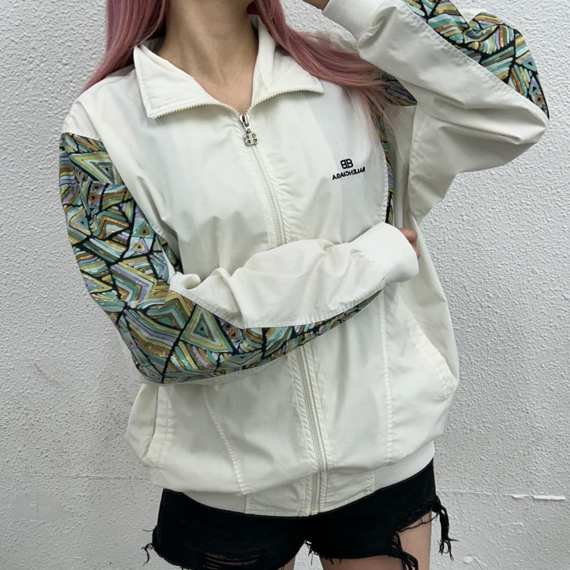 발렌시아가 화이트 바람막이 상품이미지1