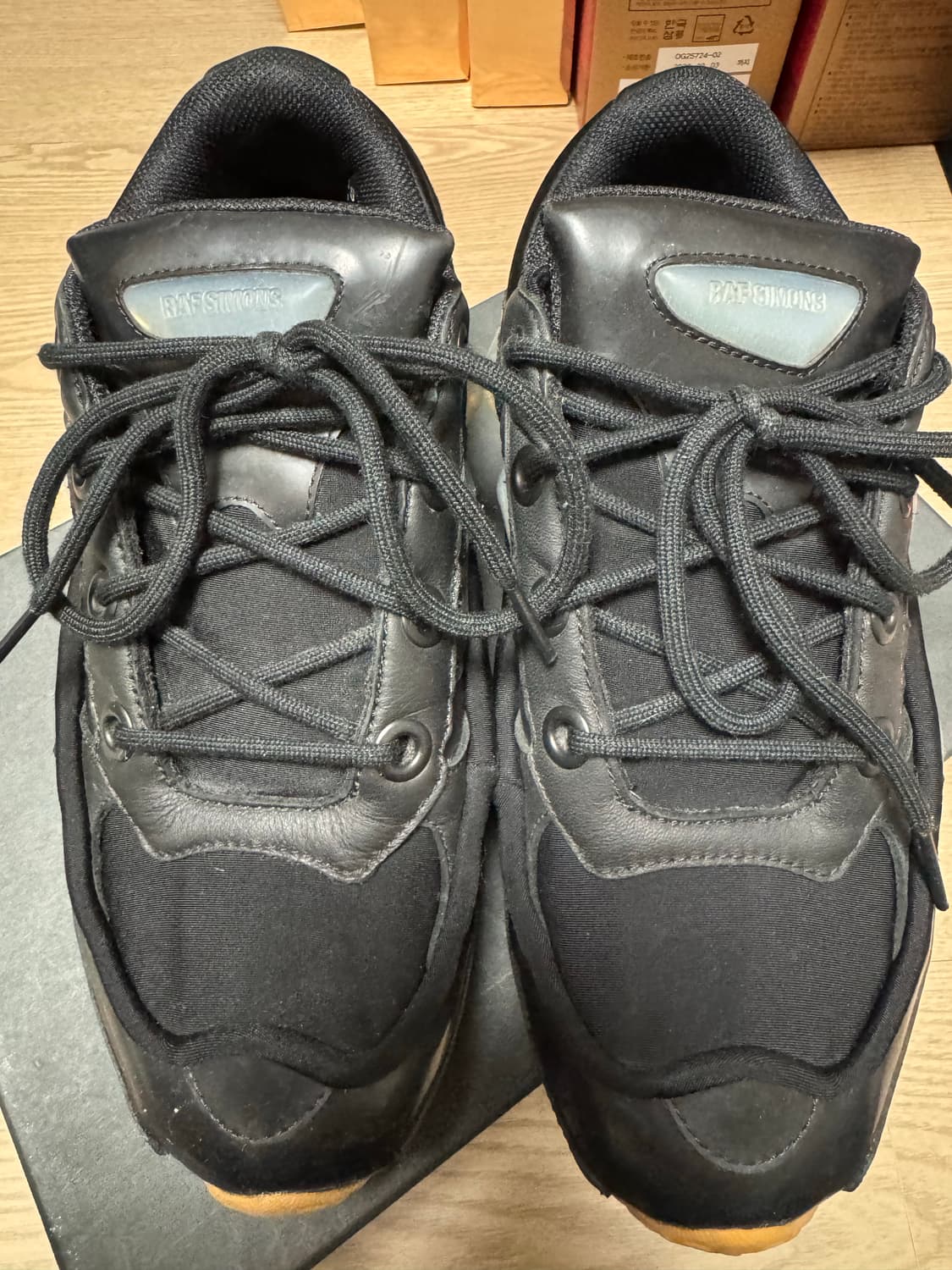 라프시몬스 아디다스 오즈위고 250 팝니다. 상품이미지2