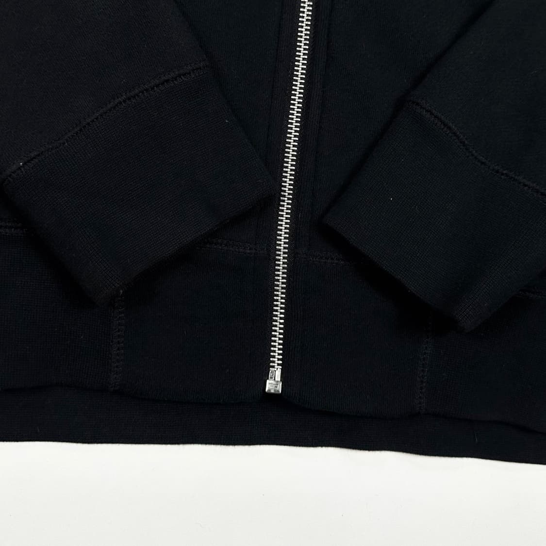 오베이 이니셜 로고 블랙 후드집업 (M) 상품이미지4