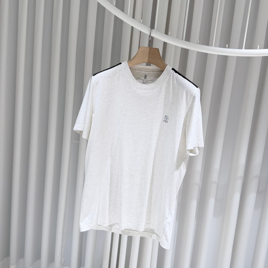 (A+/L) / 브루넬로쿠치넬리 자수 로고 크루넥 반팔 티셔츠 화이트 상품이미지2