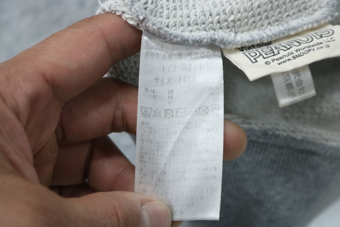 프릭스스토어 빈티지 스누피 크랙 프린팅 맨투맨 상품이미지9