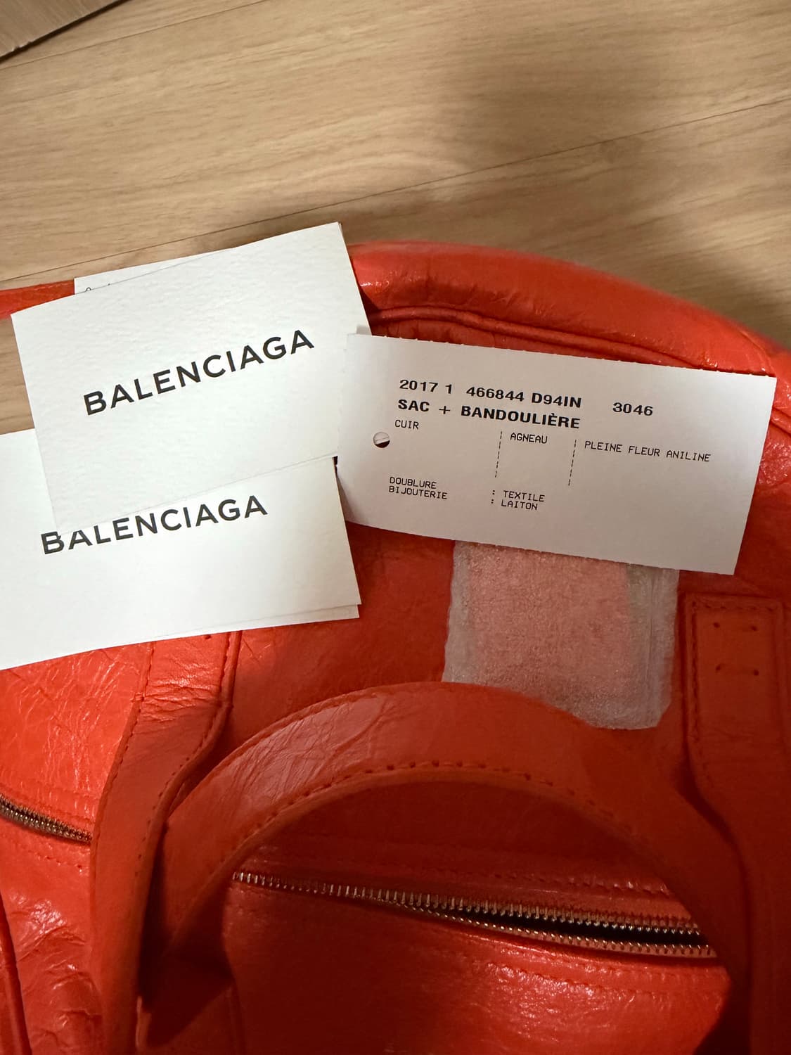 발렌시아가 원형 호보백 상품이미지7