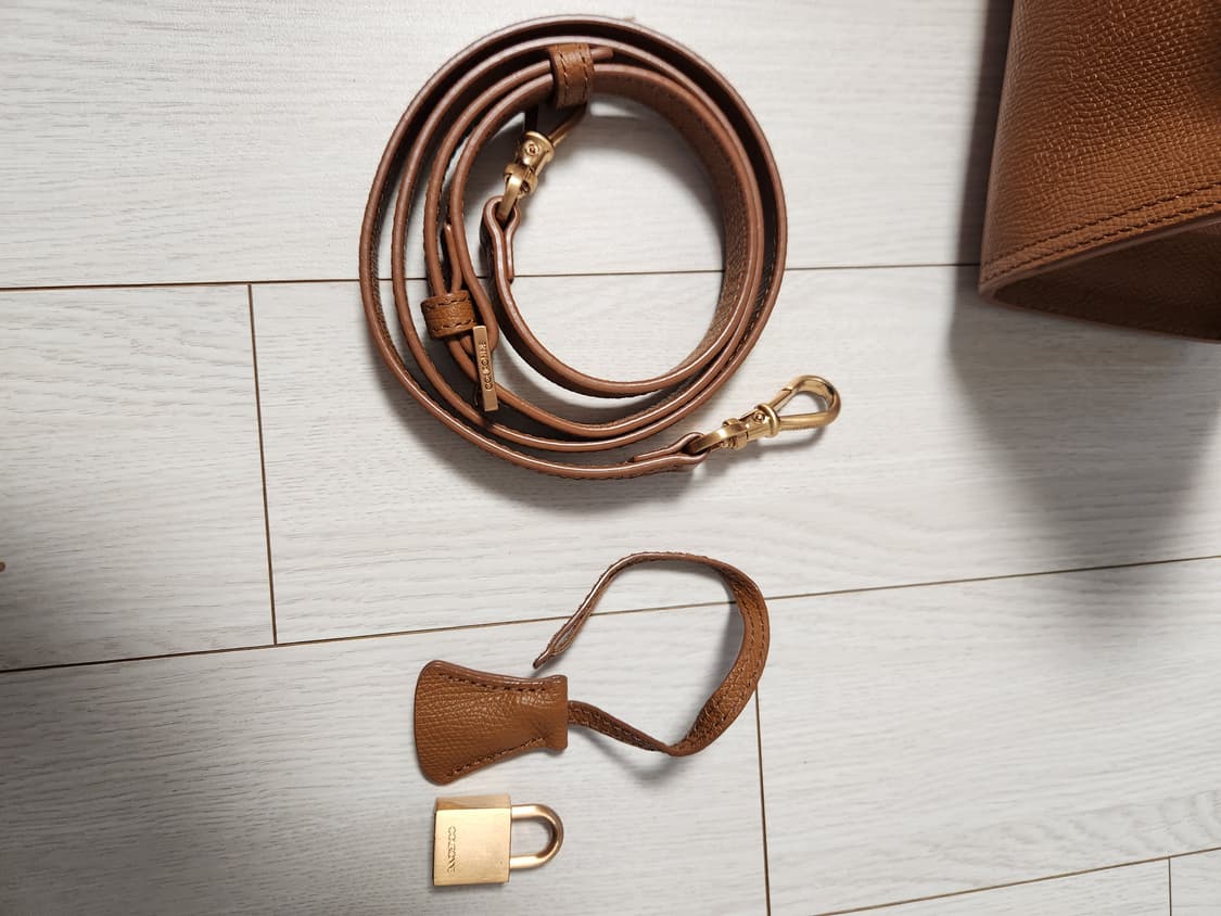 쿠론 스테파니 클래식 미니크로스 백

여성가방/토트백/숄더백/메인소재:  상품이미지2