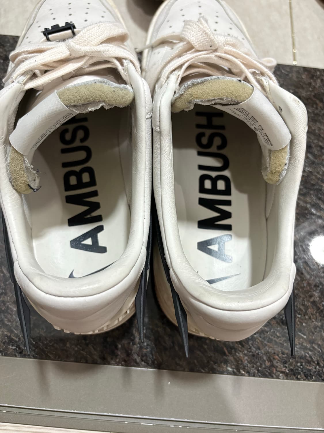 나이키X엠부쉬 275사이즈 상품이미지5