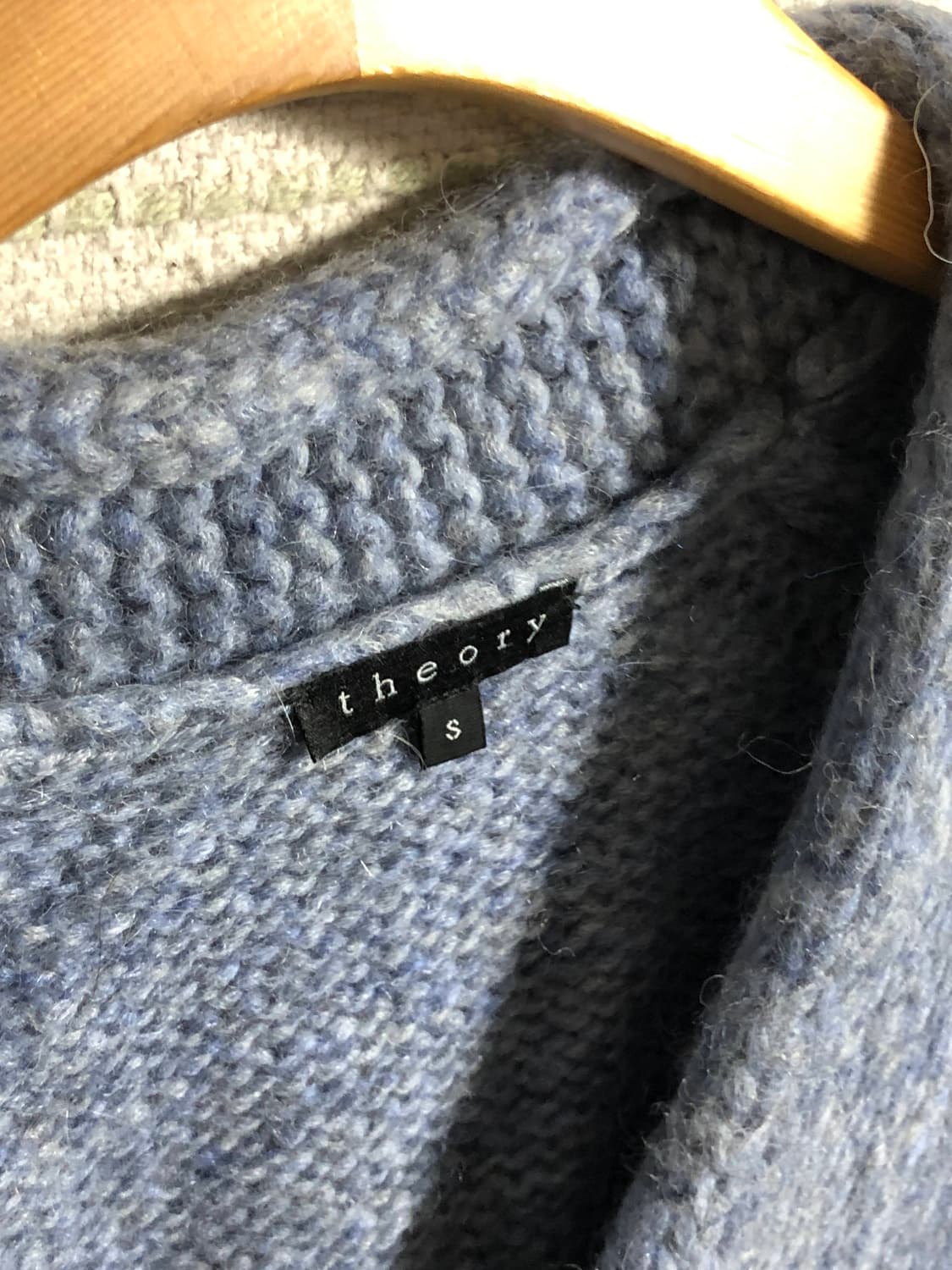 띠어리 알파카 울 혼방 블루 숄카라 브이넥 니트 스웨터 상품이미지3