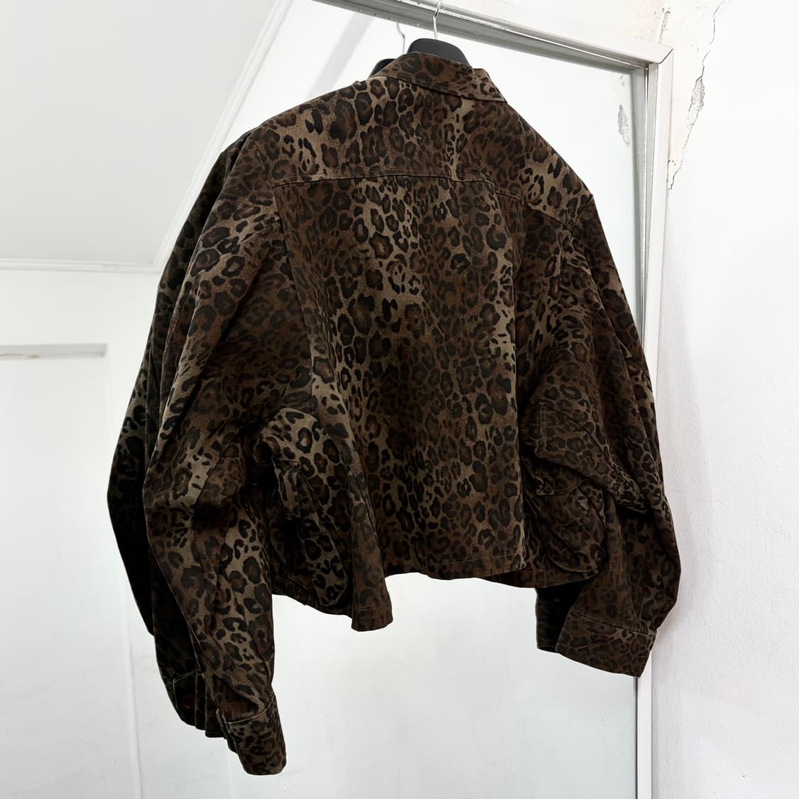 The ilma 더일마 레오파드 크롭 자켓 상품이미지5