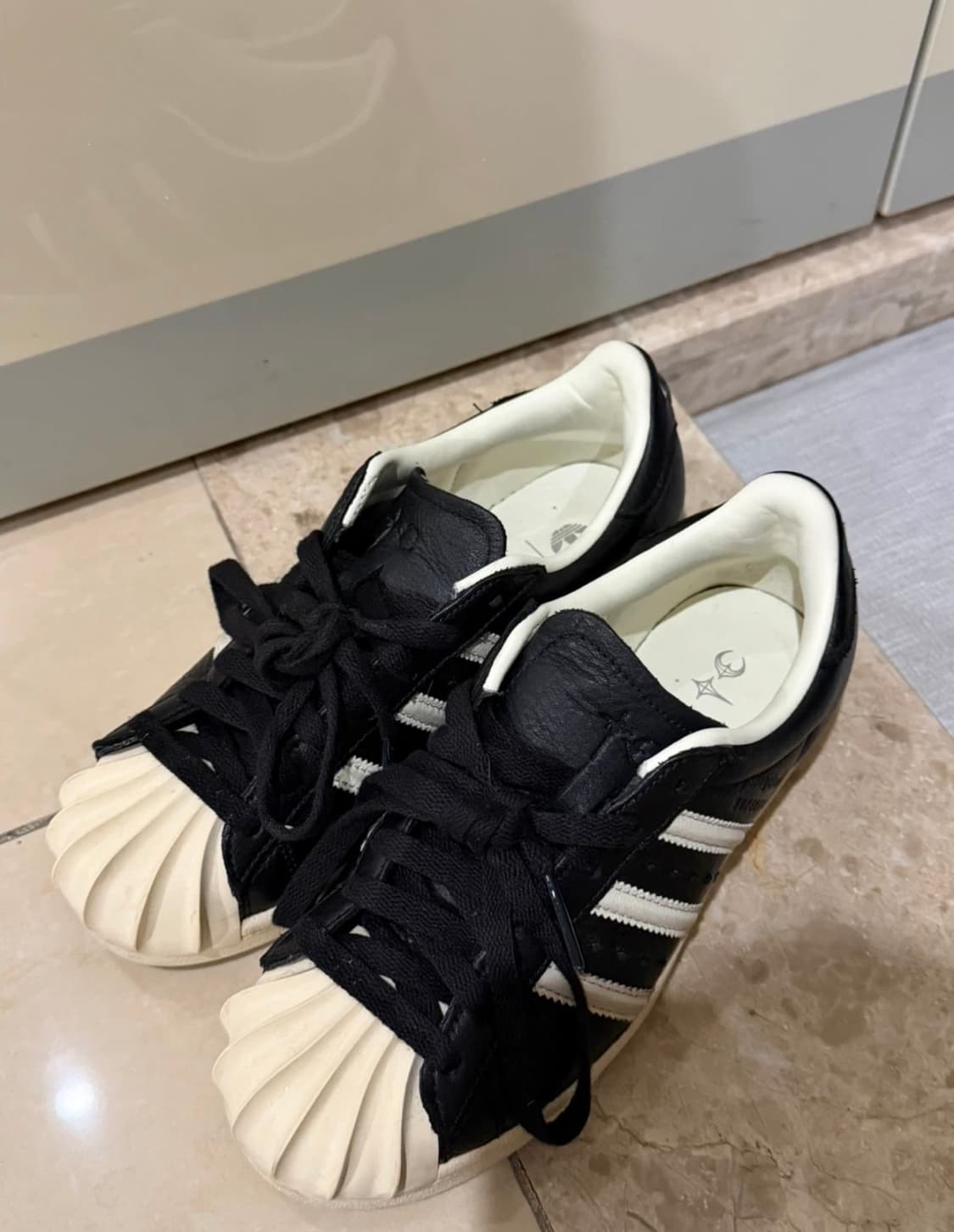 아디다스 X 떠그클럽 슈퍼스타 빈티지 코어 블랙 크림 화이트 230 상품이미지2