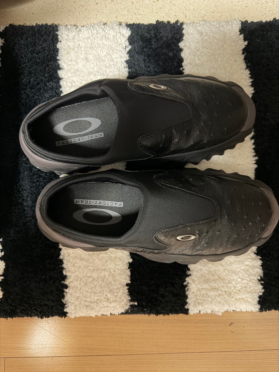 오클리 팩토리 팀 x 브레인 데드 오스트리치 뮬 255 상품이미지3