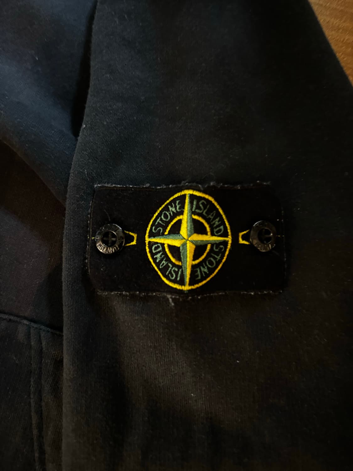 스톤아일랜드 블랙 후드집업 상품이미지3