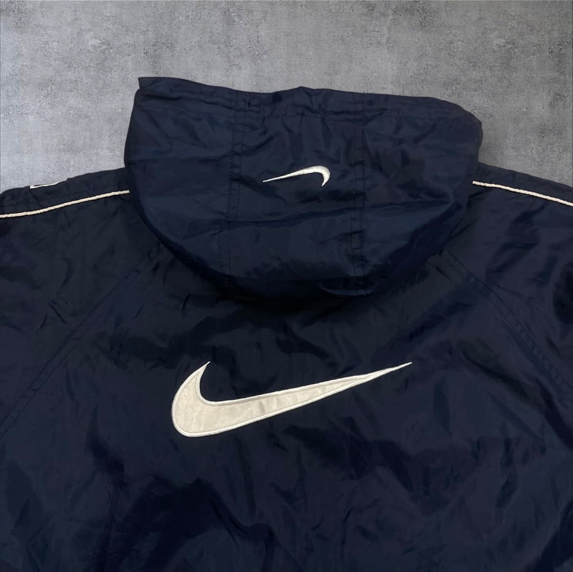 나이키 00s 네이비 컬러 스우시 빅로고 사이드 라인 바람막이 상품이미지2