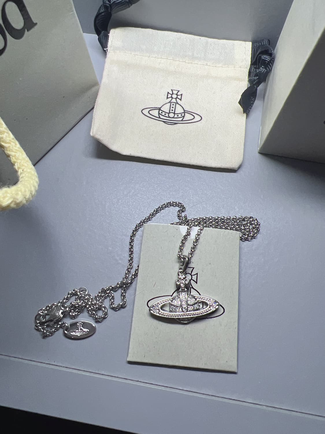 비비안웨스트우드 미니 바스 릴리프 목걸이 상품이미지1