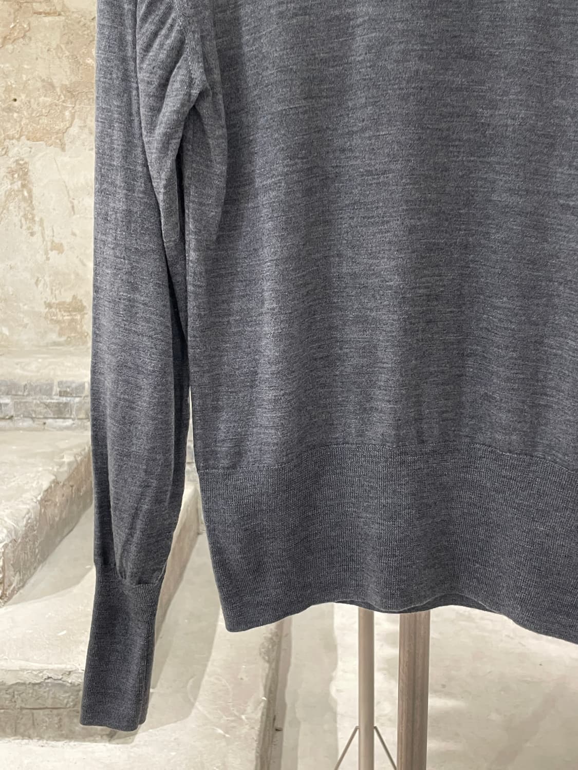 비비안 웨스트우드 레드라벨 멜란지 그레이 터틀넥 orb로고 크롭 니트 상품이미지4