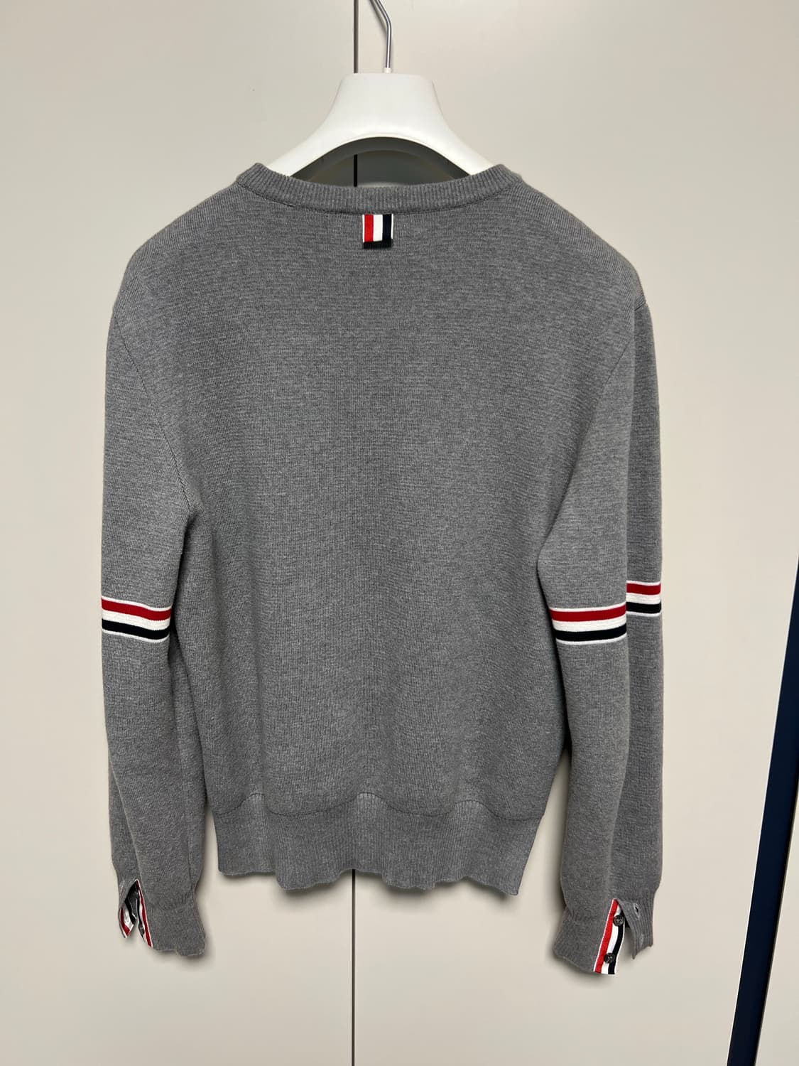 [2] 톰브라운 밀라노 스티치 암밴드 니트 상품이미지2