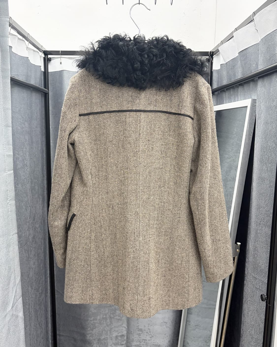 띠어리 퍼 트리밍 헤링본 하프 코트 상품이미지2