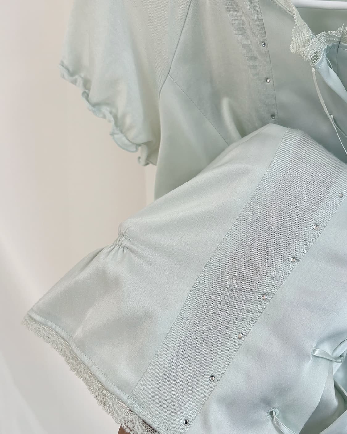 TO BE CHIC 라이트 민트 레이스 업 탑 상품이미지7