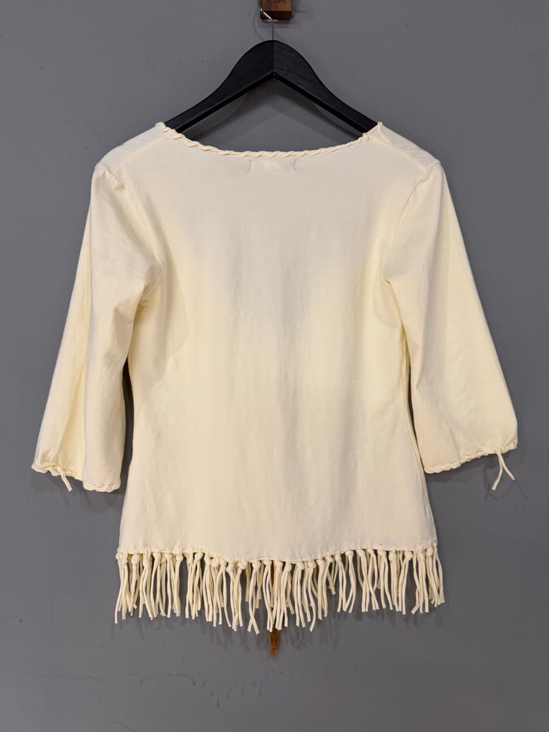 Deep v-neck twist line tassel top 상품이미지10