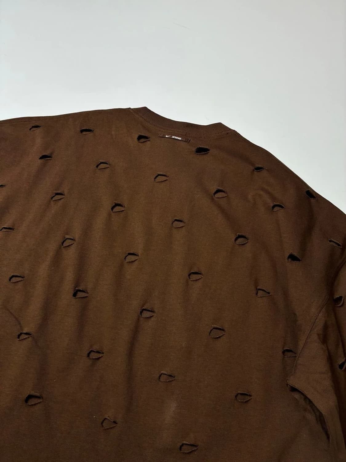 나이키 x 자크뮈스 24ss 펀칭 스우시 티셔츠 PN8241 상품이미지4