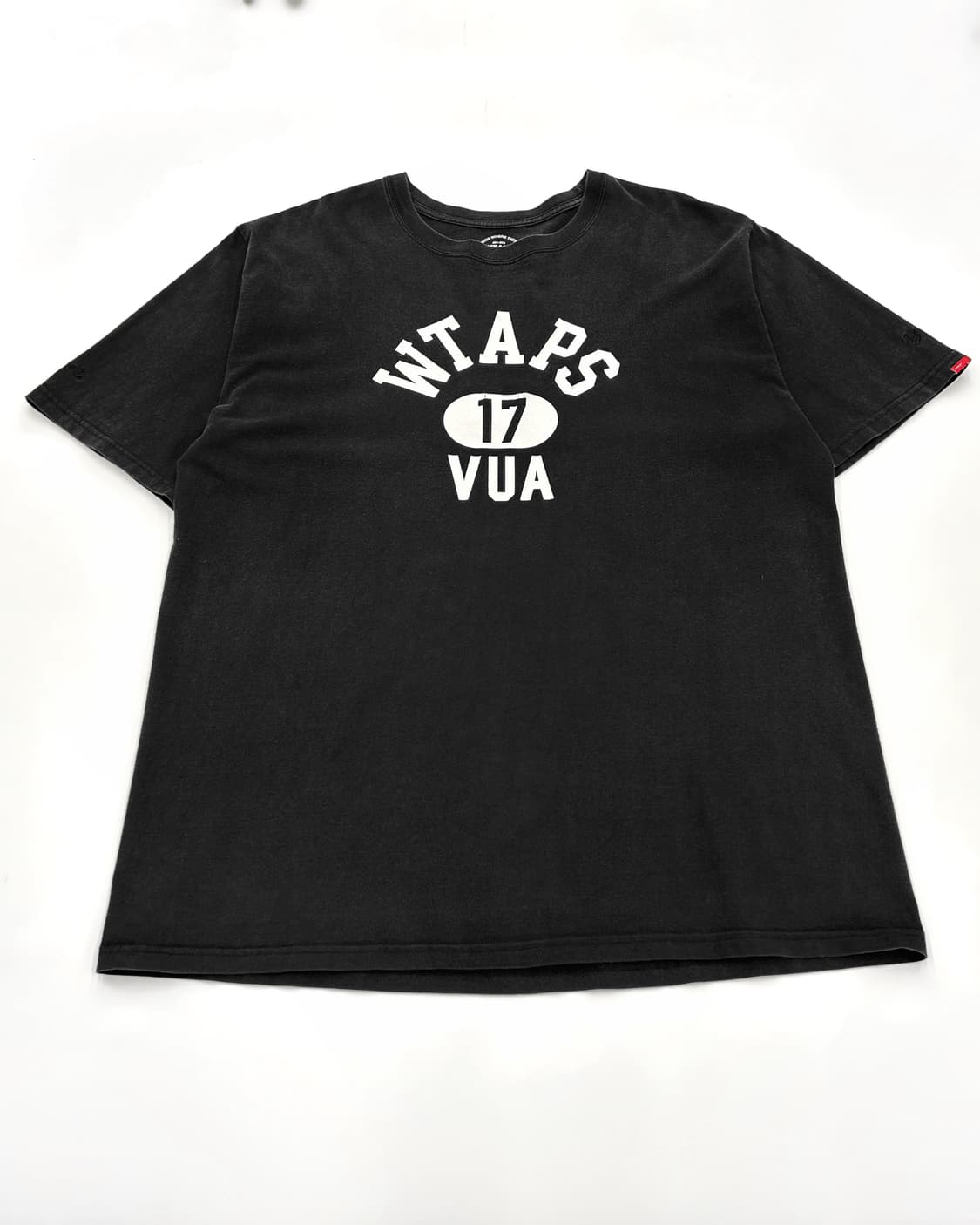 WTAPS 아치로고 반팔 티셔츠 블랙 상품이미지1