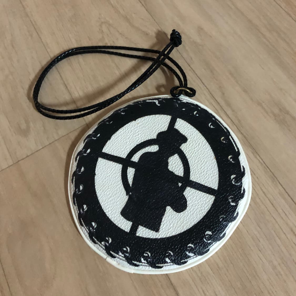 슈프림 x 언더커버 x 퍼블릭에너미 메달리온 파우치 백 상품이미지1