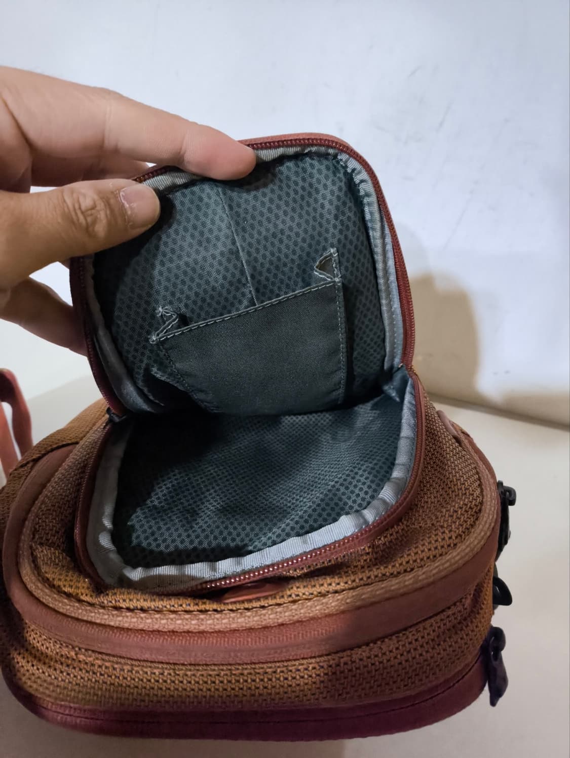 투미 티테크 미니크로스백 상품이미지6