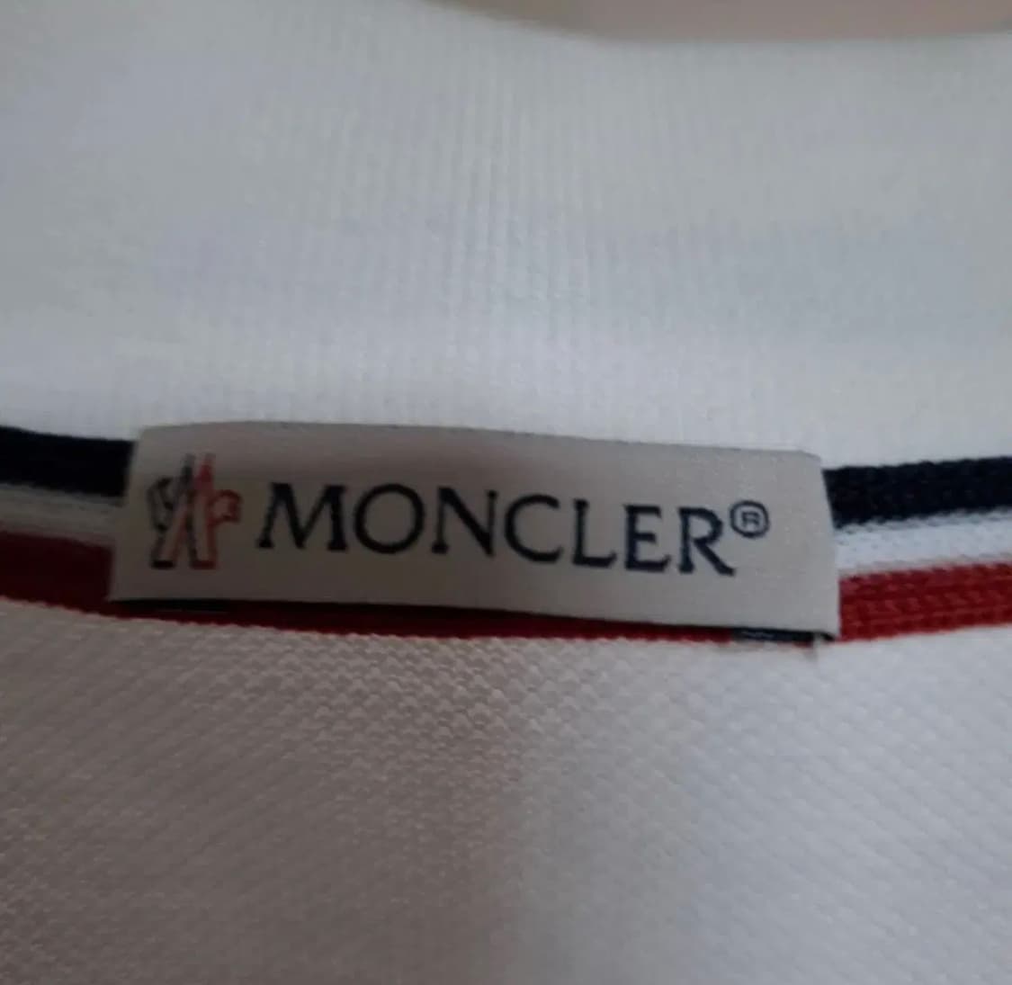 몽클레어 카라 반팔티 상품이미지3
