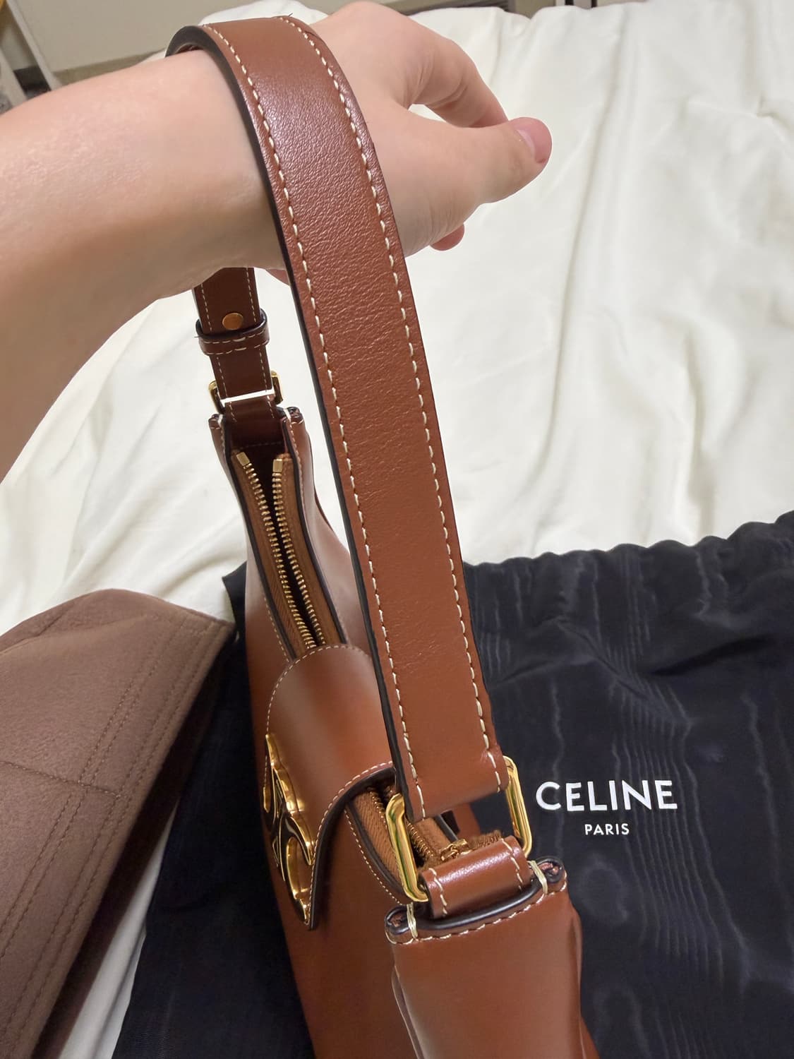 셀린느 트리옹프 아바백 브라운 상품이미지5