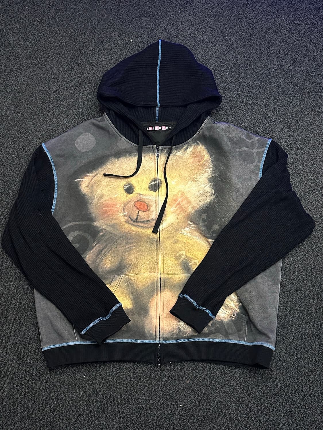 (S)CFIERCE 메모리얼 베어 후드집업 팝니다 상품이미지1