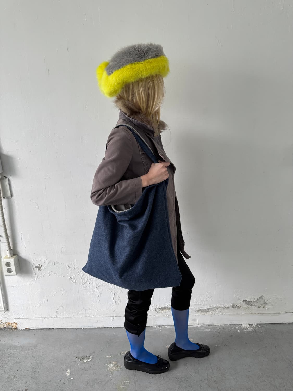 TIME wool triangle shoulder bag 상품이미지1