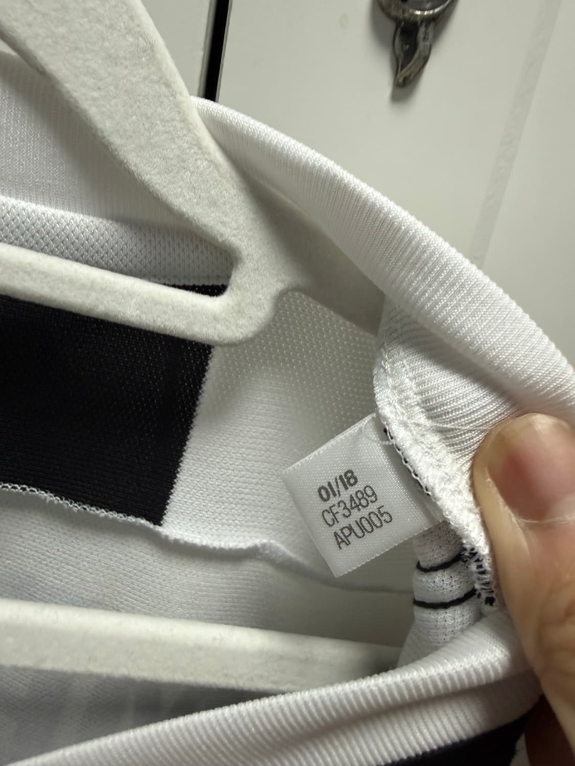 18-19 유벤투스 엠레 잔 유니폼 상품이미지3