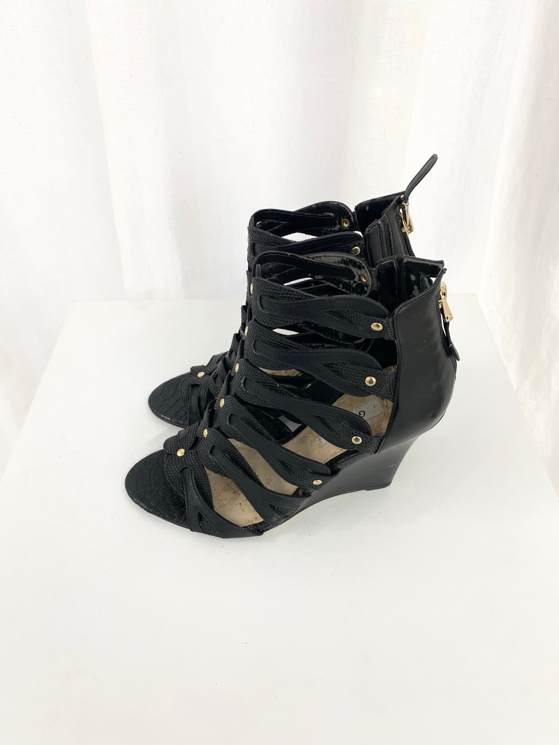 GUESS Black Strap Studded Wedge heels 상품이미지3