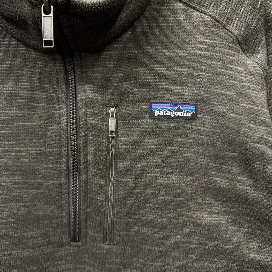 파타고니아 베터 스웨터 하프 집업 전면 집업 포켓 포인트 차콜 상품이미지5