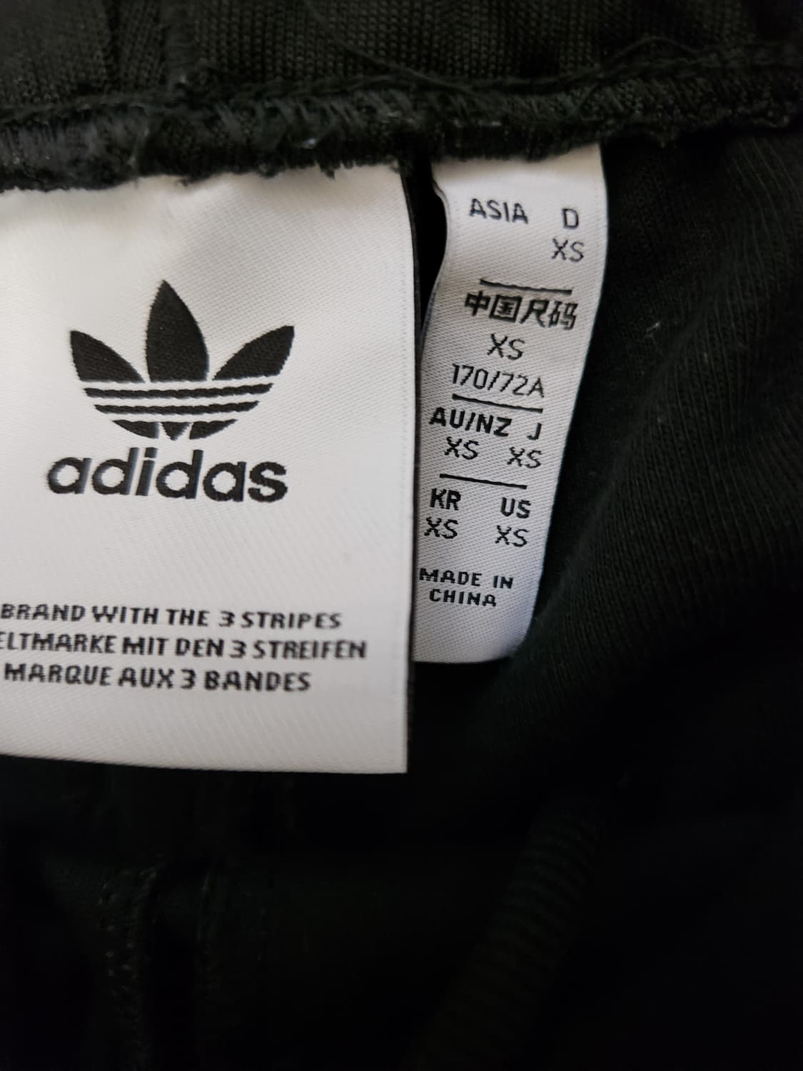 아디다스 블랙 삼선 트레이닝복 상하의 세트xs

아디다스 블랙 삼선 트레 상품이미지7