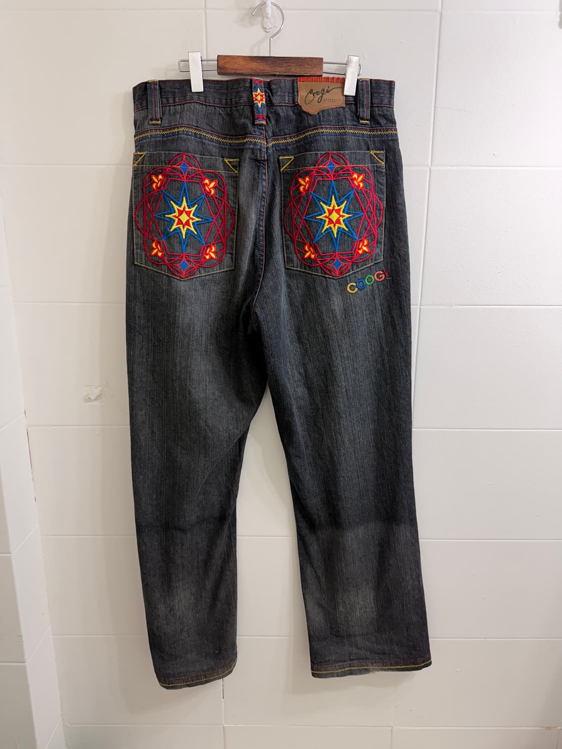 쿠지 패턴 자수 흑청 데님 팬츠 상품이미지5