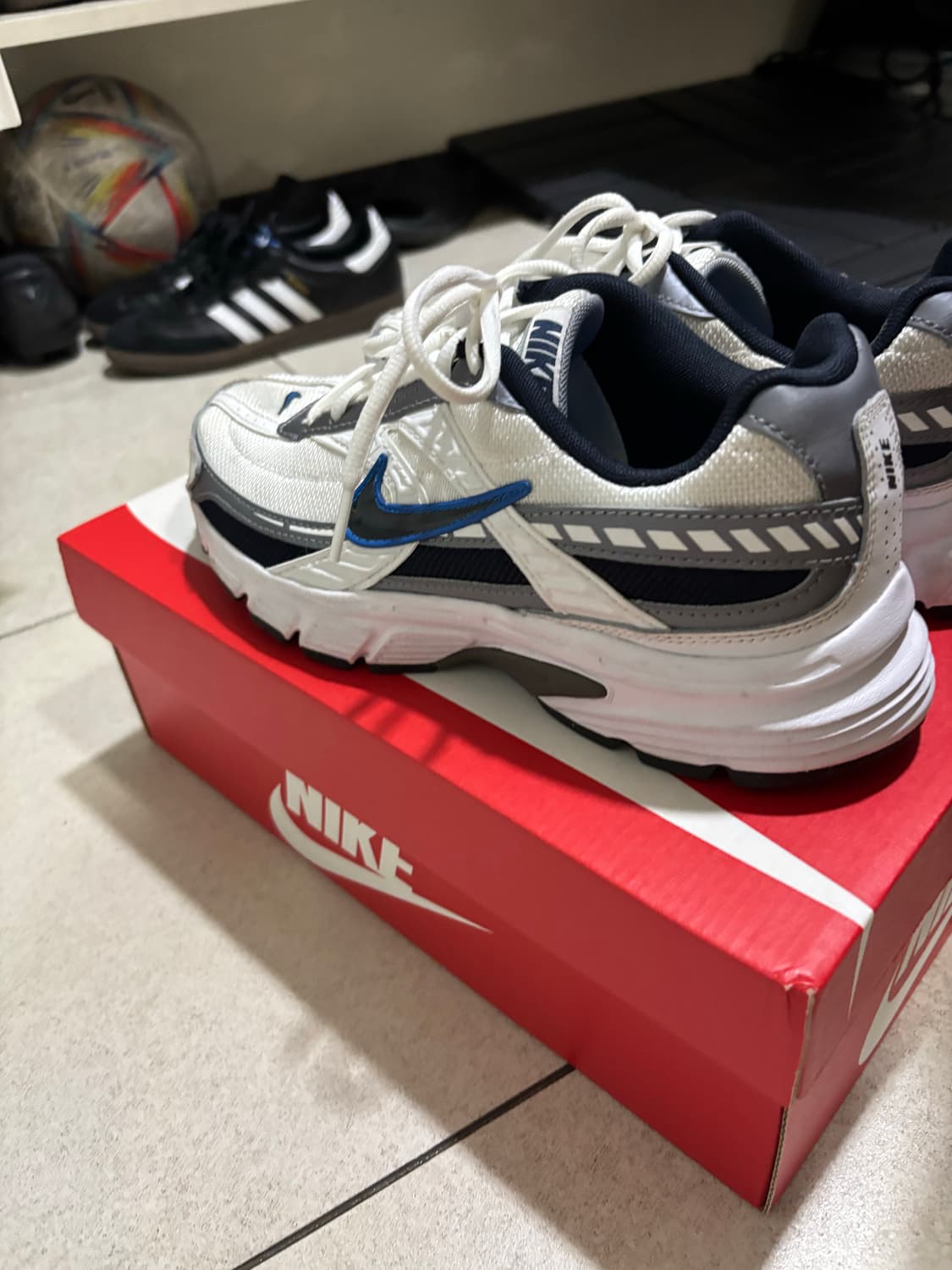 나이키이니시에스터 화이트 옵시디언 상품이미지2