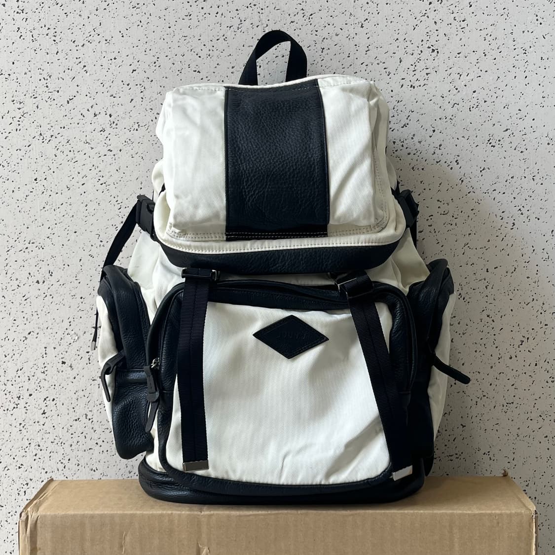 준지 x 빈폴 백팩 화이트 juun.j x beanpole 상품이미지1