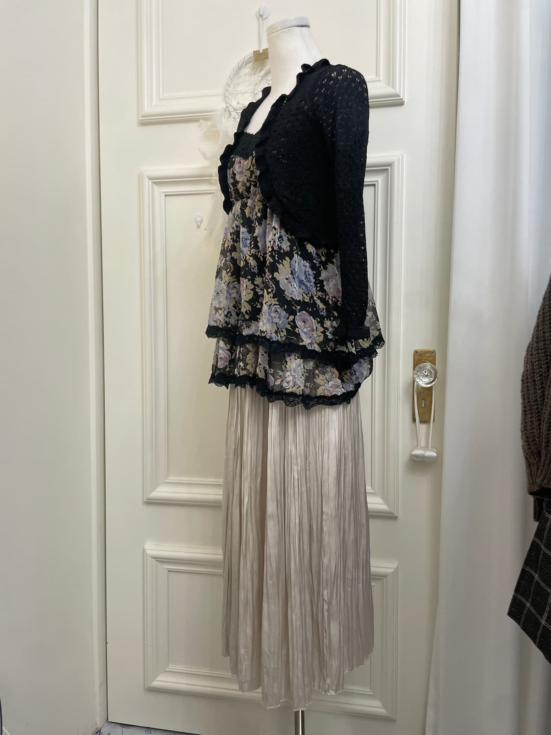 gray beige satin pleats long skirt 상품이미지6